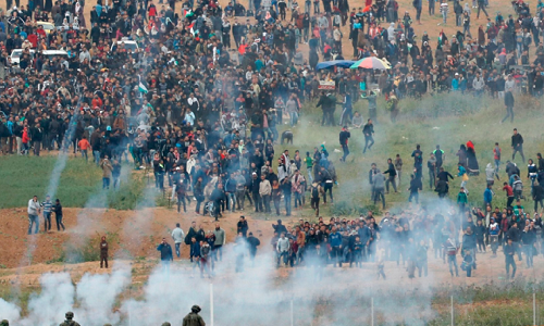 Tờ báo New York Times dẫn thông tin từ Bộ Y tế Palestine cho biết, ít nhất 15 người Palestine đã thiệt mạng và hơn 1.000 người khác bị thương trong vụ đụng độ Israel-Palestine ở Dải Gaza hôm 30/3. Ảnh: Getty.