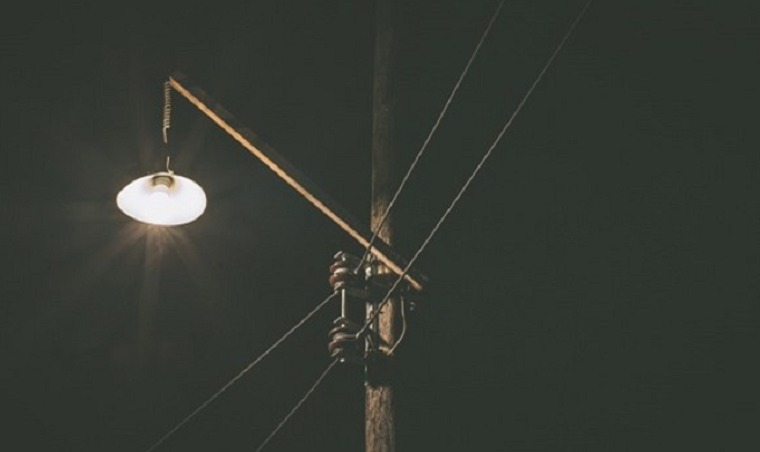 “Có ngày, chúng tôi bị cắt điện tới 14 tiếng”, Lighthia Marrero, 50 tuổi, ở bang San Cristobal, chia sẻ. Ảnh: Flickr.