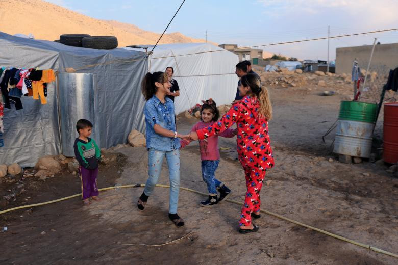 Các em nhỏ chơi đùa trong trại tị nạn Sharya ở Duhuk ngày 18/12/2017.