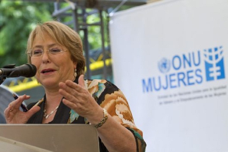 Tổng thống Chile Michelle Bachelet sẽ rời nhiệm sở vào ngày 11/3/2018 tới. Được biết, trong hai nhiệm kỳ tổng thống, bà Bachelet luôn nỗ lực vì quyền lợi của những người phụ nữ ở Chile. Bà đã giành được nhiều thắng lợi về pháp lý trong “cuộc chiến” vì bình đẳng giới. Ảnh: Borgenproject.