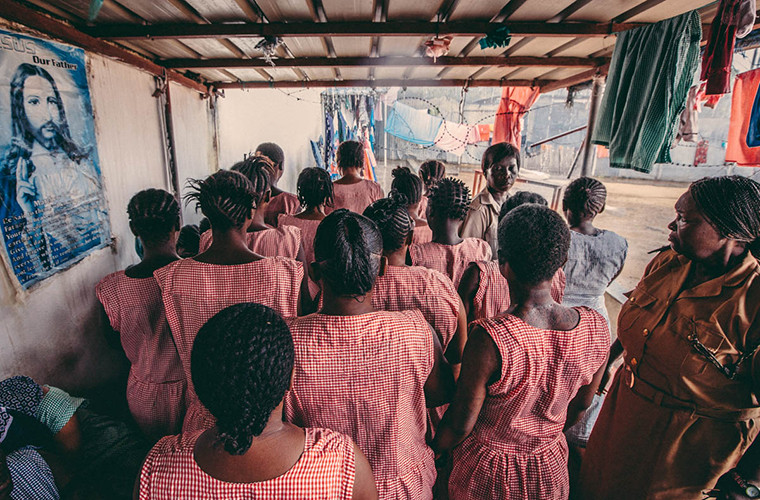 Christiana, Zainab và Favour là những người hành nghề mại dâm. Họ đã bị cảnh sát bắt sau khi rời một hộp đêm ở Freetown lúc nửa đêm. Do không có tiền nộp bảo lãnh, họ chấp nhận ngồi tù.