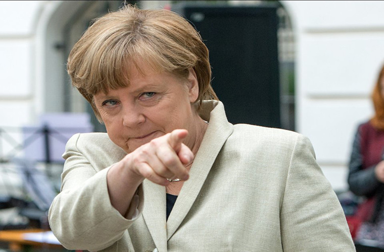 Đức được coi là nền kinh tế “đầu tàu” của Châu Âu. Người đứng đầu chính phủ nước này là Thủ tướng Angela Merkel. Bà đã giữ chức vụ này từ năm 2005.