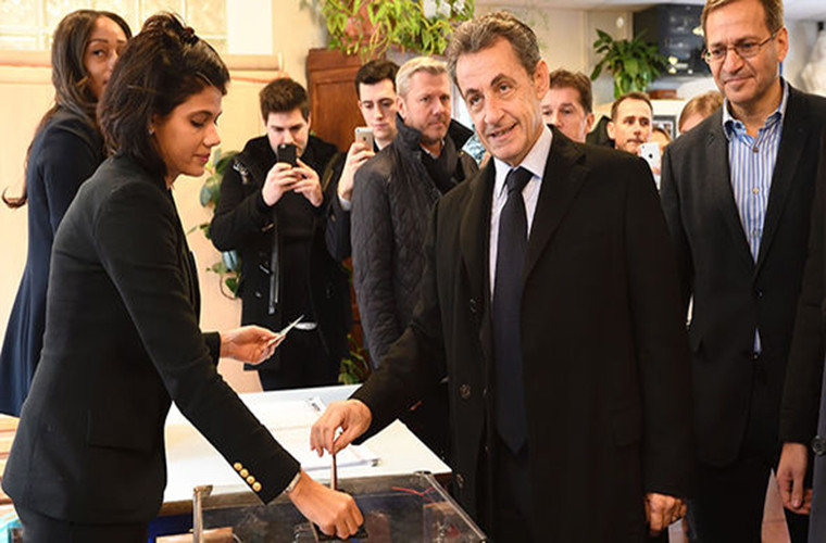 Cựu Tổng thống Nicolas Sarkozy sinh ngày 28/1/1955, mang hai dòng máu Pháp và Do Thái. Sự nghiệp chính trị của ông Sarkozy bắt đầu từ lúc 22 tuổi khi ông trở thành nghị viên hội đồng thành phố Neuilly-sur-Seine. Sau đó, ông đắc cử Thị trưởng sau khi Thị trưởng đương nhiệm Achille Peretti qua đời. Ảnh: Getty.