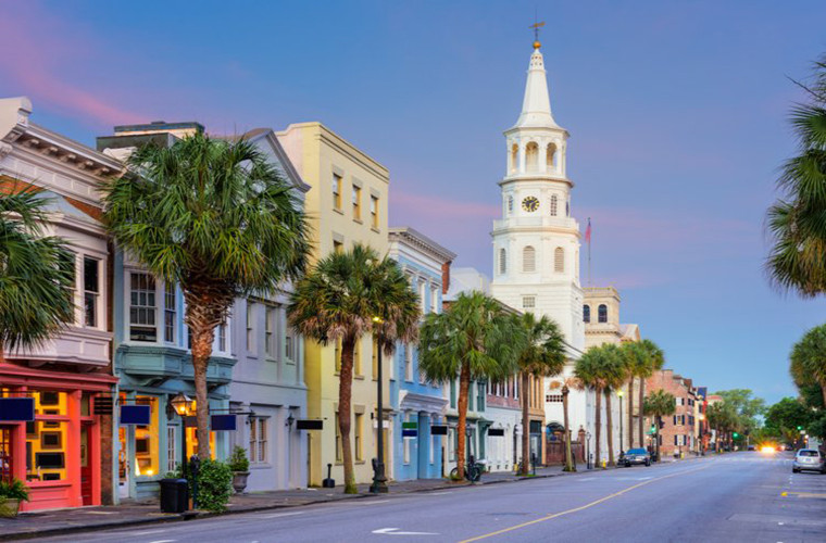 Thành phố Charleston ở Nam Carolina có rất nhiều ngôi trường nghệ thuật và phòng triển lãm. Vào mùa hè, bạn có thể tham gia các buổi biểu diễn khiêu vũ, âm nhạc trong lễ hội Spoleto.