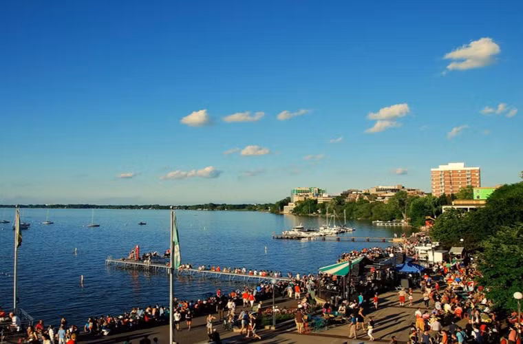 Thành phố Madison của Wisconsin là một địa điểm tuyệt vời để sinh sống và học tập ở nước Mỹ.