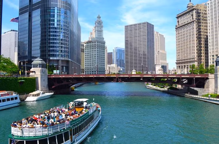 Thành phố Chicago của bang Illinois nổi tiếng với những công trình kiến trúc ấn tượng và phong cảnh thiên nhiên tuyệt đẹp.