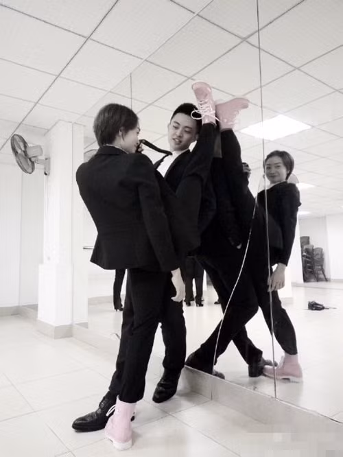 Hơn nữa, kabedon không chỉ được các chàng trai dùng để thể hiện tình yêu với cô gái mình thích mà còn được dùng để bày tỏ sự tức giận và ghen tuông một cách rất "soái ca".