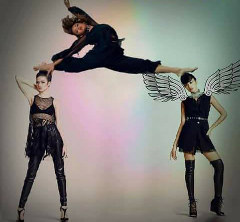 Có rất nhiều người ủng hộ Quỳnh Mai siêu vòng ba vì cá tính mạnh mẽ, bản lĩnh và độc lập của cô, tuy nhiên có lẽ cũng chính vì cá tính đó đã khiến không ít người không ưng mắt. Và hậu quả tất yếu là những bình luận khiếm nhã, cũng những trò đùa tai quái của nhiều thành phần anh hùng bàn phím, hay các thanh niên sống ảo.