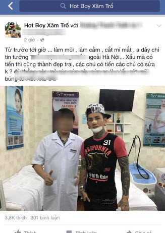 Cách đây khoảng 1 tuần, hot boy xăm trổ đã khoe bức ảnh ra Hà Nội để làm phẫu thuật thẩm mỹ mũi, má và cằm... Từ đây, nhiều dân mạng cho rằng khuôn mặt của Hoàng Anh trong đoạn clip xin lỗi mọi người biến dạng là do anh ta phẫu thuật thẩm mỹ, không phải bị giang hồ đánh, ngã xe như những gì nhân vật chính kể lại.