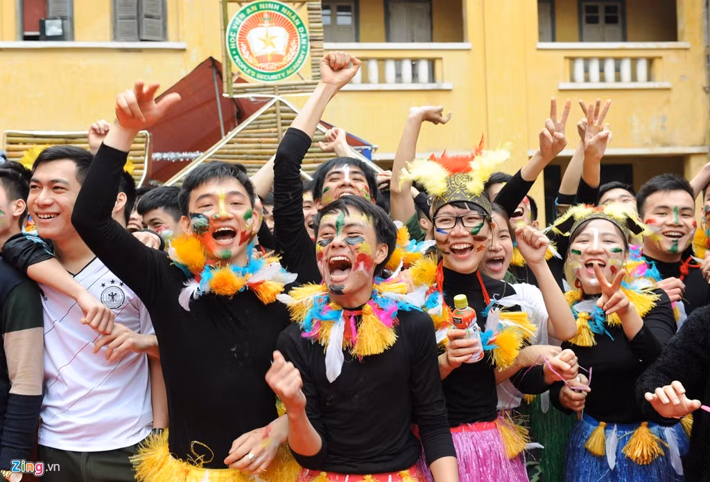 Để chuẩn bị cho hội thi, 6 chuyên khoa của học viện đã tập trong hai tuần, với biên đạo và trang phục chuyên nghiệp.