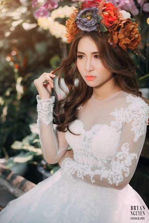 Với lối trang điểm nhẹ nhàng và trang phục tinh tế, kết quả của bộ ảnh là quá trình nỗ lực của cả ê - kip chuyên nghiệp. Ảnh: Bryan Nguyễn.