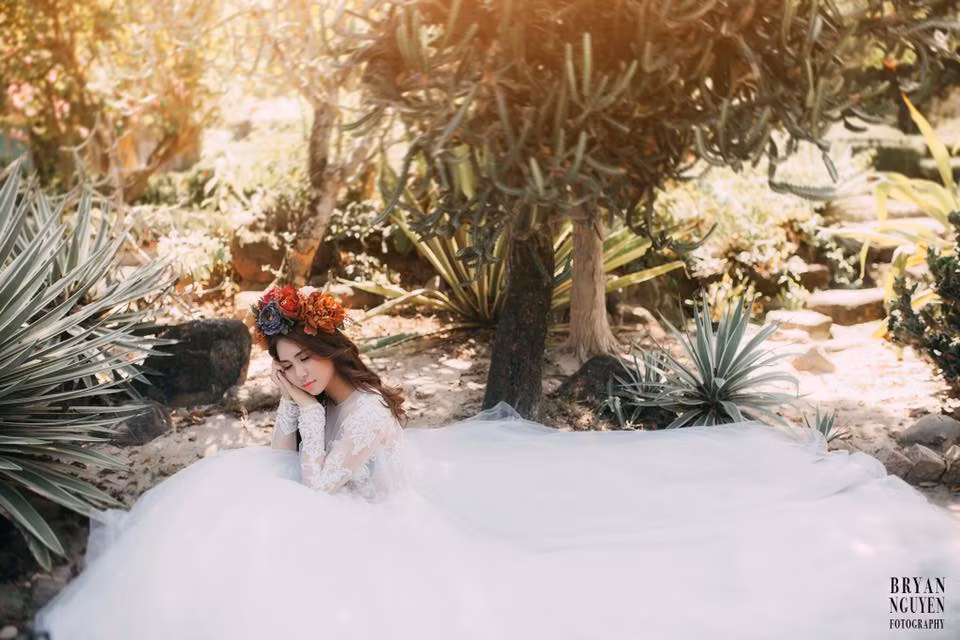 Cùng ngắm những bức ảnh cưới đẹp mê hồn của Hoa khôi Bình Dương làm dân mạng "điêu đứng". Ảnh: Bryan Nguyễn.