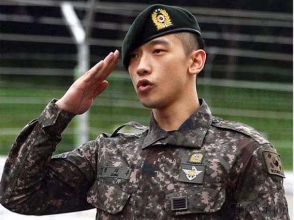 Điểm mặt những “soái ca quân nhân” mặc đồng phục đẹp nhất xứ Hàn - Hình 7 Diem mat nhung “soai ca quan nhan” mac dong phuc dep nhat xu Han-Hinh-7