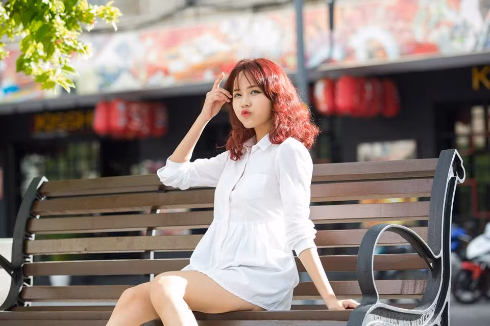 Những người hâm mộ Quỳnh Chi vẫn đang mong chờ và hi vọng những thành công mới sẽ đến với cô bạn xinh đẹp và đa tài này. Ảnh: FBNV.