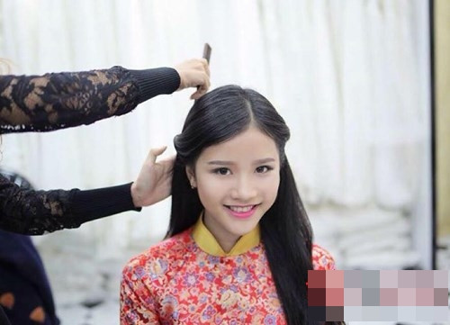 Giới trẻ Huế đã không còn xa lạ với Hoa Khôi Đại học Huế, Ngọc Chi. Với ngoại hình nổi bật và chiều cao ấn tượng, Ngọc Chi là gương mặt thân quen trên sóng truyền hình thành phố trong khá nhiều chương trình giao lưu văn nghệ và hoạt động đoàn.