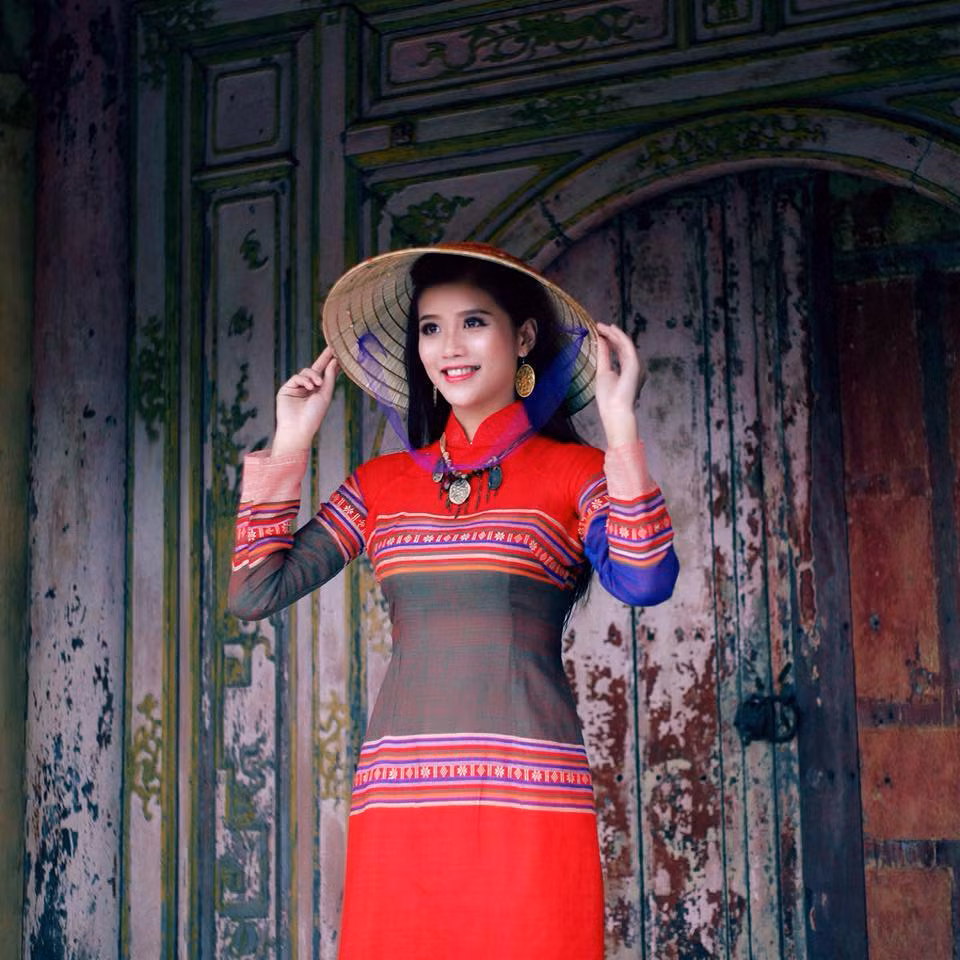 Chính sự thông minh và khéo léo cùng với bề dày thành tích hoạt động đoàn, đội đã giúp Ngọc Chi tạo được thiện cảm lớn từ ban giám khảo và người hâm mộ để cô có được thành tích cao trong cuộc thi người đẹp của trường.