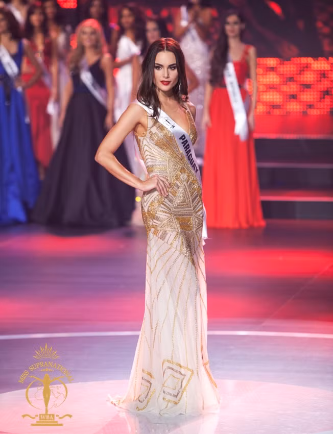 Stephania Stegman là nhan sắc được đánh giá cao với vẻ đẹp hoàn hảo, tính cách thân thiện và khả năng tỏa sáng trên sân khấu.