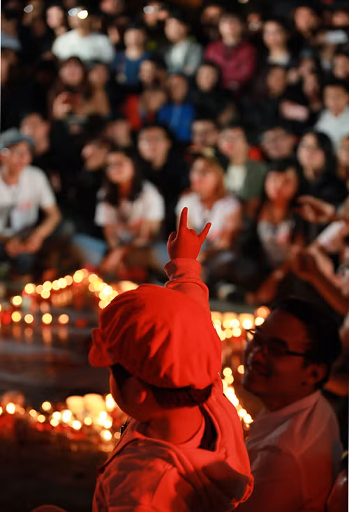 Nen ruc sang dem sinh nhat Buc Tuong nho Tran Lap-Hinh-15