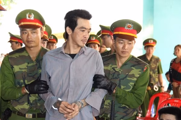 Tuấn Em tại tòa