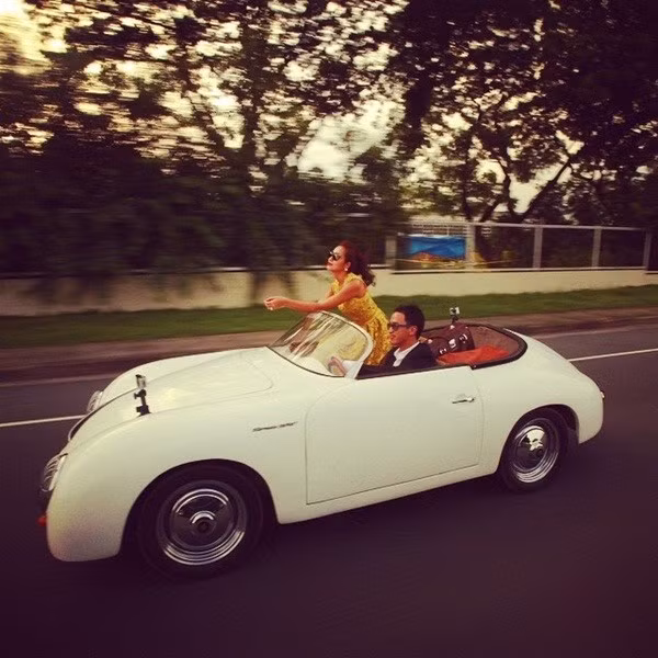 Kỷ niệm 2 năm ngày cưới, Tăng Thanh Hà "thủ thỉ" với chồng: "My love for you is a journey... starting at forever and ending at never...! November 4- A day I will always remember". (Tình yêu em dành cho anh là một hành trình chẳng bao giờ kết thúc...! 4/11 - Ngày mà em sẽ luôn ghi nhớ).