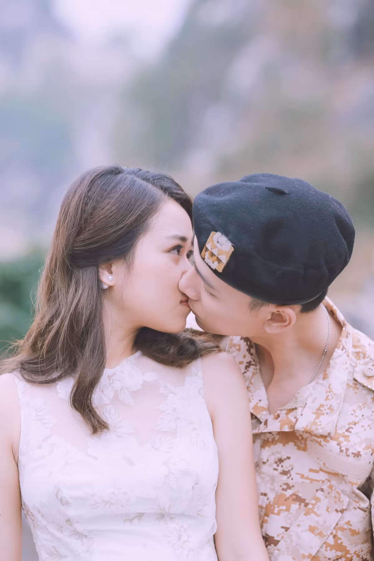 Trước đó 1 tuần, cả ekip đã tương đối vất vả để dựng concept chụp cũng như chuẩn bị trang phục, phụ kiện phù hợp với chủ đề. Ảnh: Hải Lê Cao.