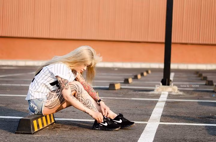 Hiện đang nuôi con một mình, Mỹ Ngân theo đuổi công việc của một nữ thợ xăm và kinh doanh nhỏ để có được nguồn thu nhập ổn định, phục vụ cuộc sống.