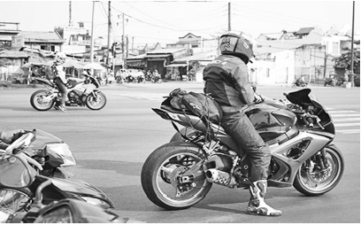 Ngày càng xuất hiện nhiều mô tô "khủng" trên đường phố.