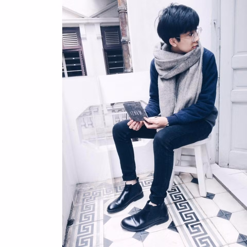 Hiện Hải Anh đang là sinh viên năm 3 khoa ngôn ngữ Bồ Đào Nha của trường Quốc Gia. Được biết, Hải Anh khá khéo tay và lắm tài lẻ. Cô bạn làm đồ handmade cực xinh và còn năng khiếu trong việc pha chế các loại nước hoa quả. Cũng giống như một số hot teen 9X khác, Hải Anh rất yêu thích đi du lịch để trải nghiệm và khám phá. Ảnh: Facebook nhân vật.