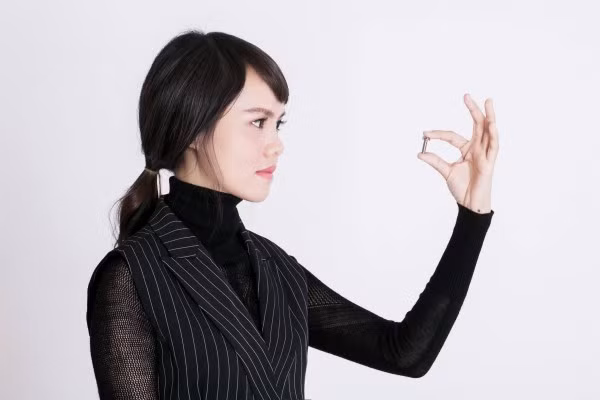 Để có được thành công, sự thành đạt ở hiện tại, Hương Bike đã phải trải qua tuổi thơ cơ cực, khó khăn… vừa đi học, vừa đi bắt ếch để phụ giúp gia đình. Lớn hơn cô tự đi làm thêm để kiếm tiền phục vụ việc học… nghèo khó, vất vả nhưng Hương vẫn thi đỗ Học Viện công nghệ Quốc Gia với số điểm khá cao, sau đó bắt đầu bộc lộ niềm đam mê, xuất phát từ sự hiếu kỳ với máy móc.