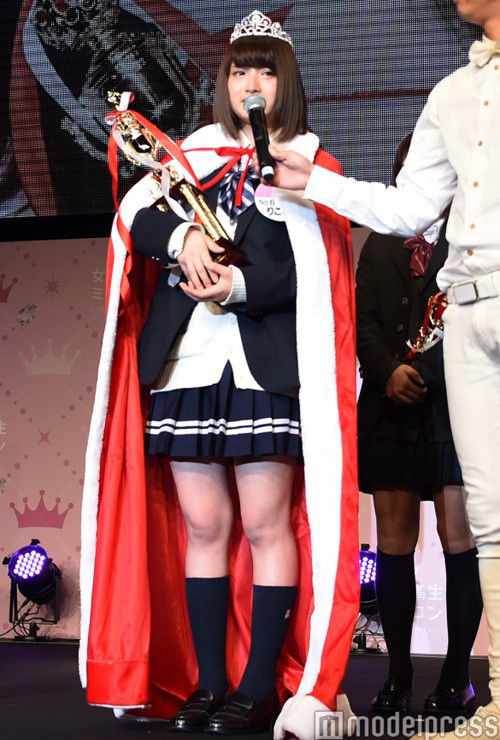 Nagai Riko, 18 tuổi, vượt qua 14 thí sinh trong vòng chung kết để đạt được vương miện trong cuộc thi Miss JK Contest năm 2015-2016 diễn ra tối 22/3 ở Hikarie Hall, Setagaya, Tokyo. Được biết, những nữ sinh lọt vào vòng thi cuối cùng được tuyển chọn ra từ 640.000 nữ sinh đăng ký dự thi trên khắp xứ hoa anh đào.