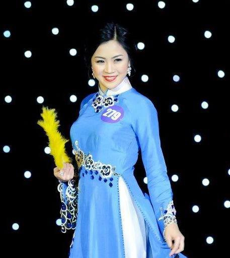 Khuôn mặt xinh đẹp, vóc dáng cao ráo và tài năng của Thu Minh là niềm tự hào của trường FPT. Cô là một trong những hot girl toàn vẹn cả tài và sắc.