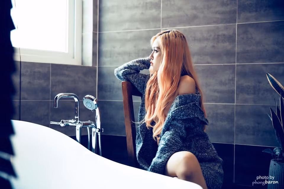 Thường xuyên cập nhật trạng thái và ảnh trên trang cá nhân, Lee Ann nhận được hàng trăm lượt like và bình luận mỗi khi nàng con lai xinh đẹp tung những bộ ảnh hot. Ảnh: Phong Baron.