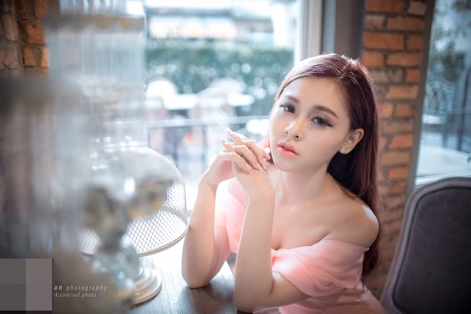 Dự định sắp tới, cô nàng sẽ lấn sân sang nghiệp diễn viên. Nhiều người kỳ vọng, cô sẽ nhanh chóng thành công nếu tham gia vào ngành điện ảnh. Sẵn gương mặt xinh đẹp và kinh nghiệm đã từng hoạt động nghệ thuật, Lee Ann sẽ được người hâm mộ biết đến nhiều hơn. Ảnh: Nhu Tran.