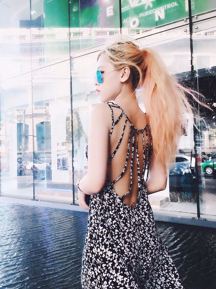 Để liên tục đổi mới hình ảnh, Lee Ann cũng không ngại "hở", tuy nhiên, những bức ảnh gợi cảm của cô nàng chỉ ở mức vừa đủ, đủ để độc giả cảm nhận nét gợi cảm, nữ tính chứ không mang tính khoe da thịt. Ảnh: FBNV.