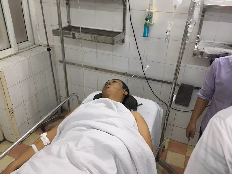 Tin moi nhat suc khoe CSGT bị xe tải kéo le 20 mét