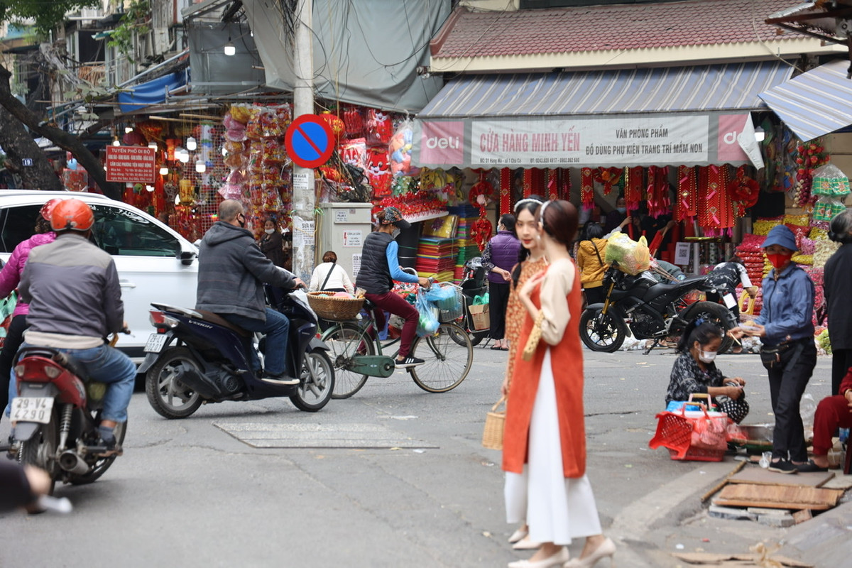 Việc nhiều điểm check-in dịp Noel bị siết chặt quản lý để phòng chống dịch COVID-19 khiến nhiều bạn trẻ ngậm ngùi nuối tiếc khi ngày lễ Giáng sinh đang đến gần.