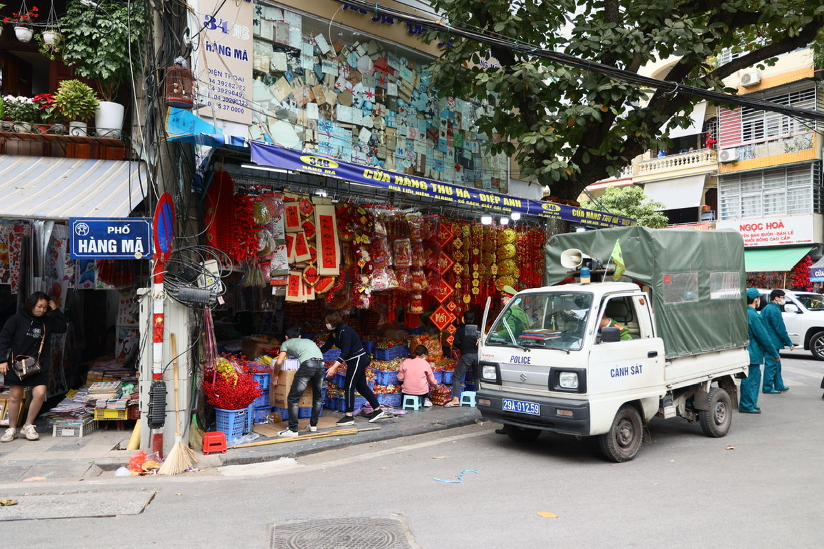 Ông Đào Quang Năm - Phó Chủ tịch UBND phường Hàng Mã khẳng định kiên quyết không để xảy ra tình trạng tập trung đông người, đặc biệt tại các phố kinh doanh đồ chơi, quà tặng…