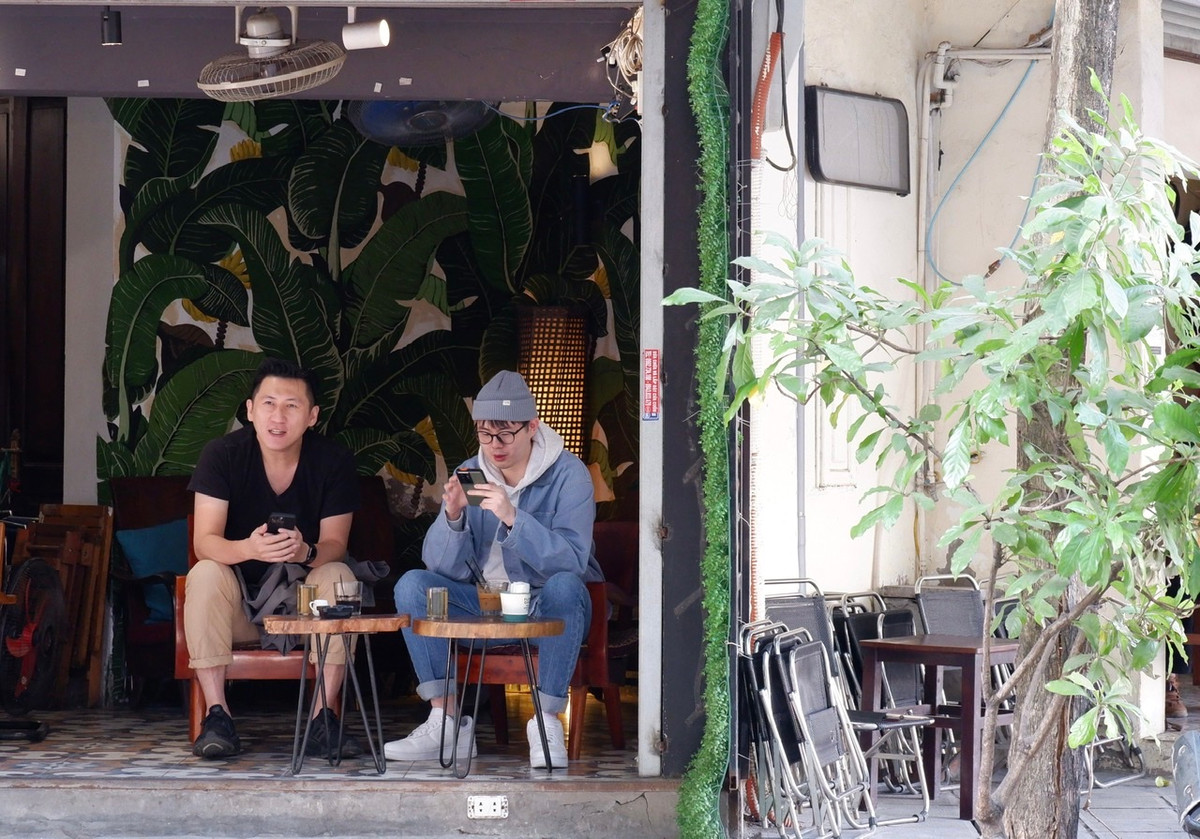 Tuy nhiên, vẫn còn một số điểm người dân vẫn lơ là trong công tác phòng chống dịch.