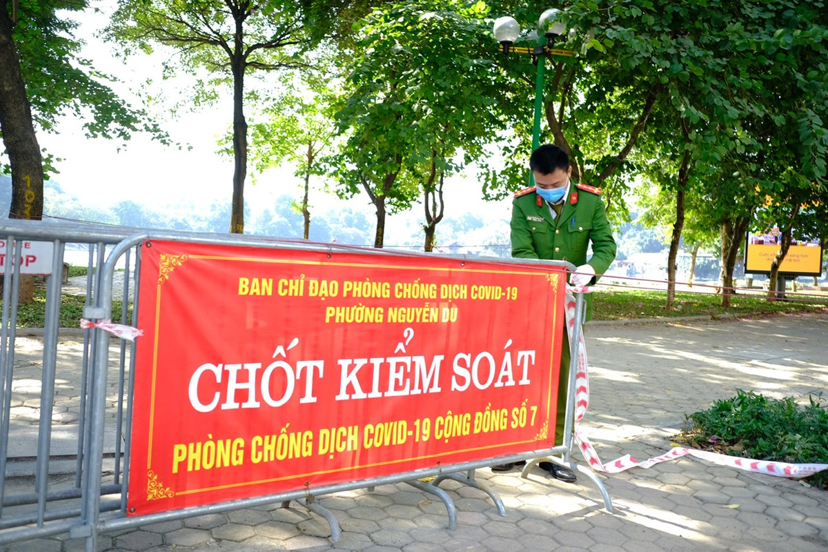 Trước đó, UBND quận Đống Đa đã nâng cấp độ phòng chống dịch đồng thời yêu cầu hàng quán chỉ được bán mang về, hạn chế tụ tập đông người, không tập trung quá 10 người ngoài khu vực công sở.