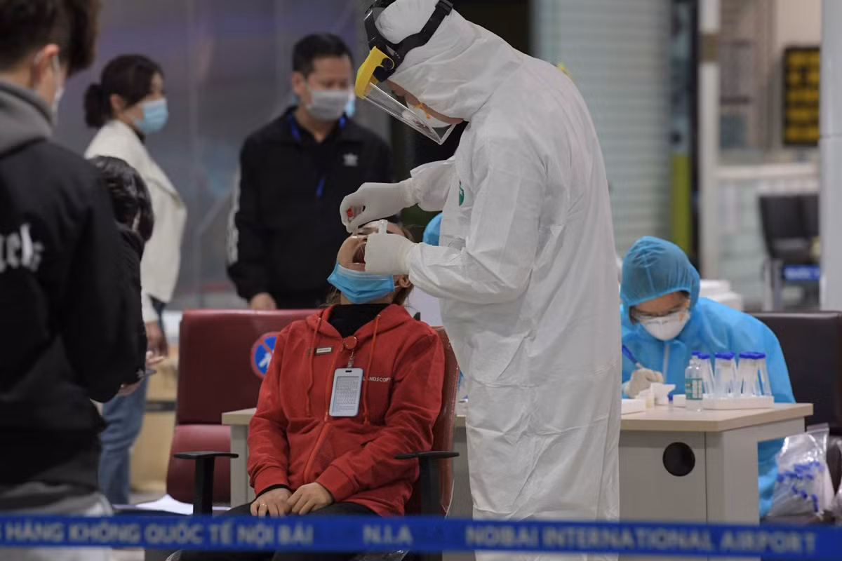 Hanh khach tren chuyen bay co ca nhiem Omicron cach ly tai Thanh Hoa