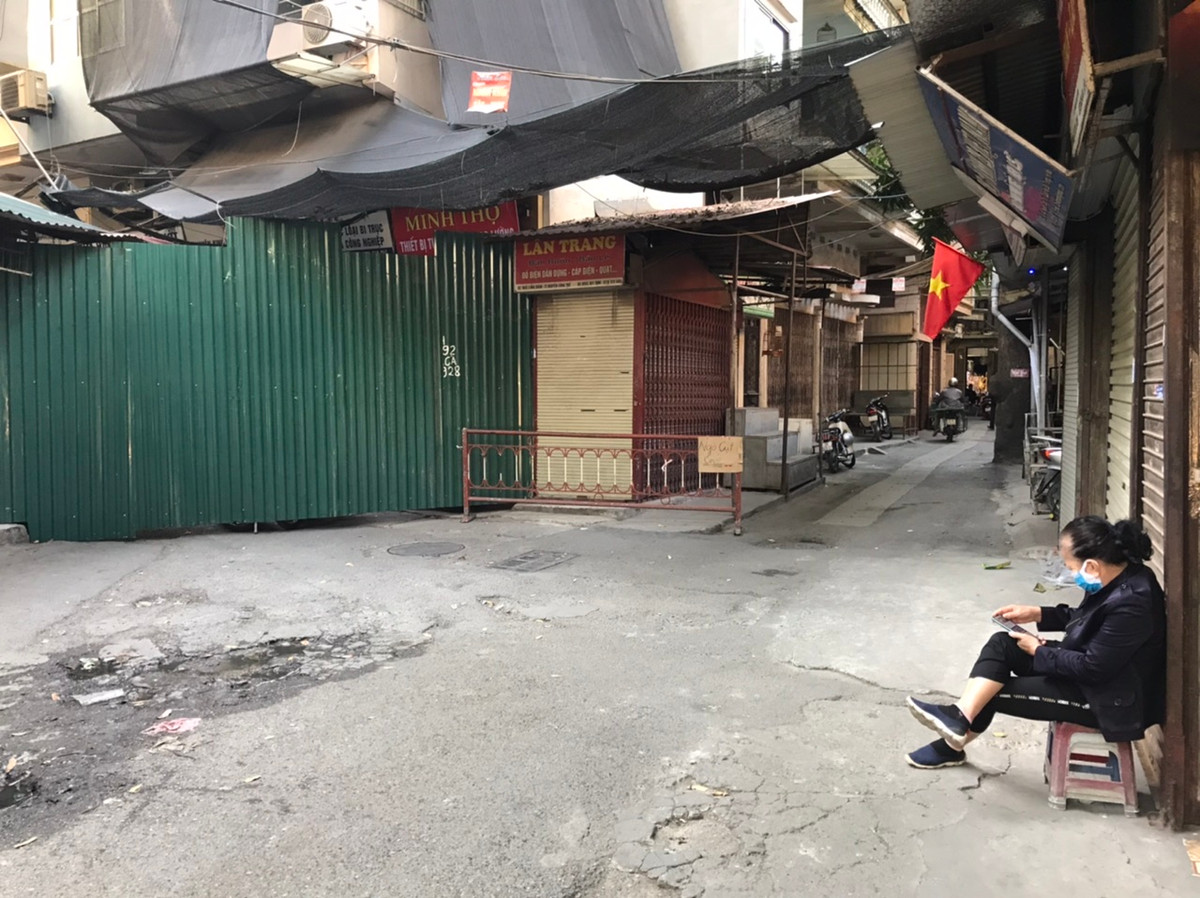 Lối thông với Chợ Giời hiện đã bị bịt kín lại.