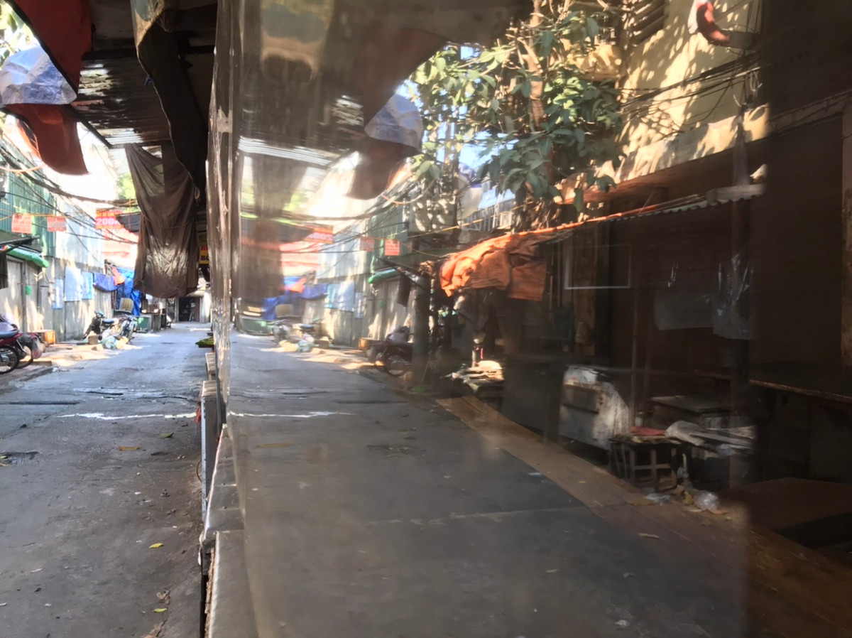 Khu vực chợ này cũng có nhiều lối ra vào nên công tác truy vết gặp nhiều khó khăn.