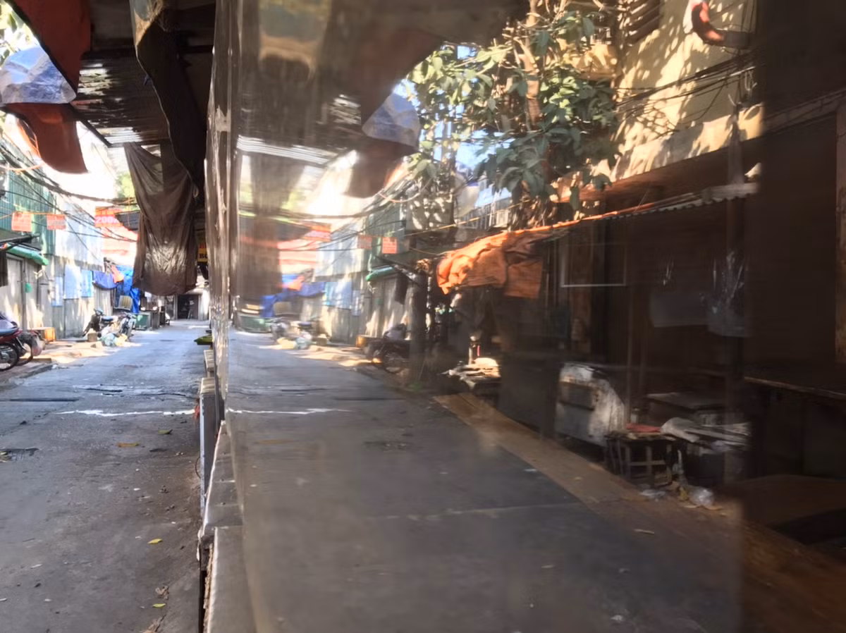 Khu vực chợ này cũng có nhiều lối ra vào nên công tác truy vết gặp nhiều khó khăn.