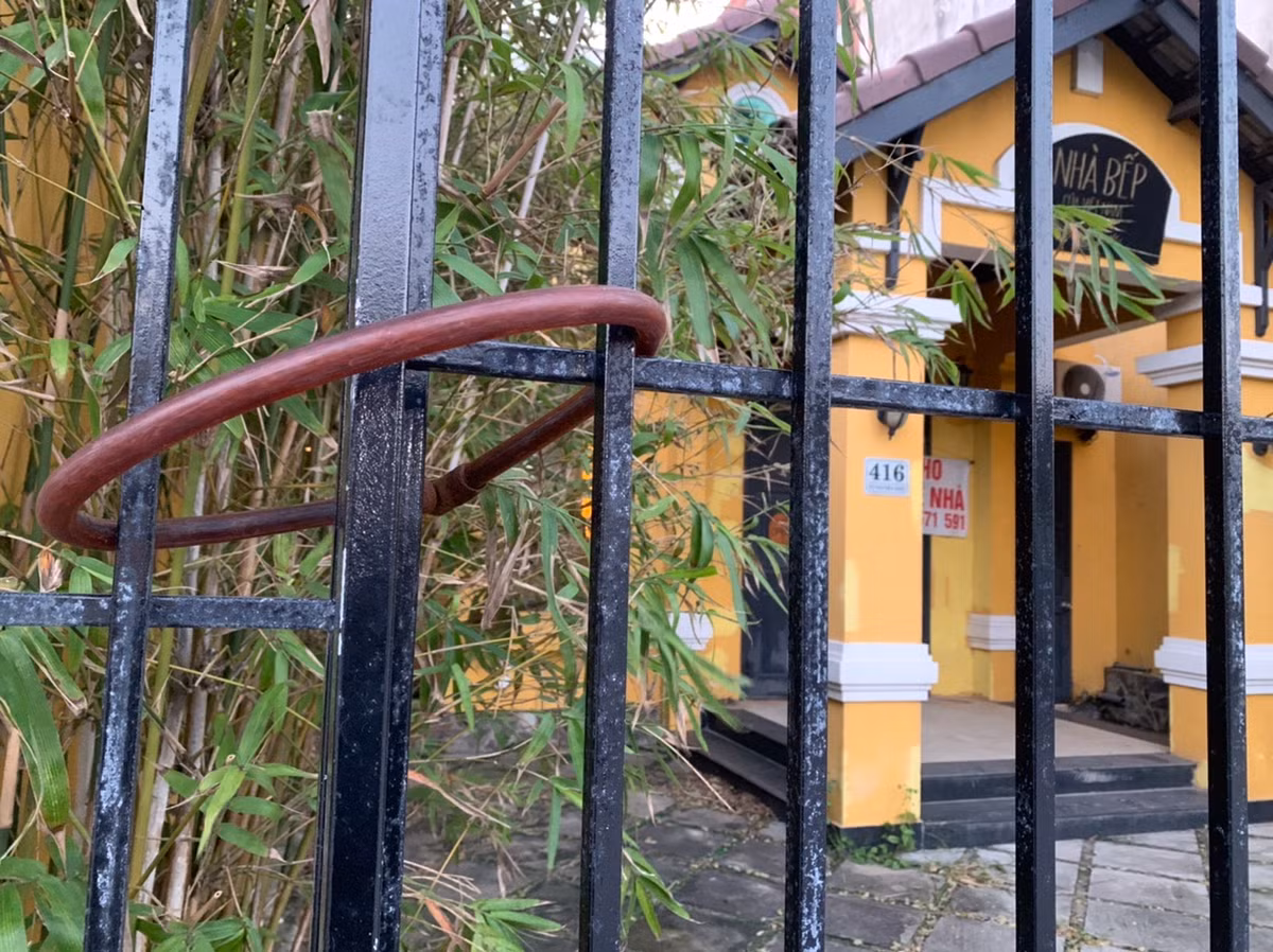 Khắp nơi tại điểm du lịch nổi tiếng này treo biển cho thuê nhà.