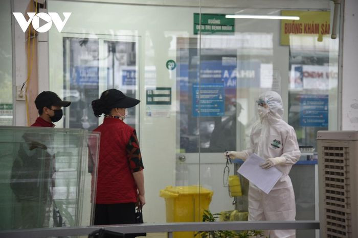 Số ca F0 vẫn ở ngưỡng cao, Hà Nội không để quá tải ở tầng điều trị 2,3 So ca F0 van o nguong cao, Ha Noi khong de qua tai o tang dieu tri 2,3