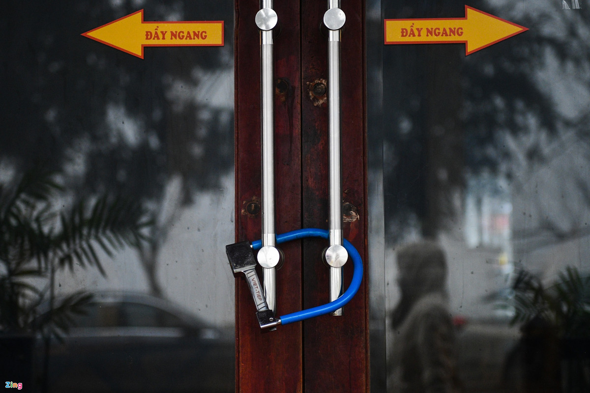 Nhiều nhà hàng, nhà nghỉ khóa cửa, ngừng kinh doanh do ảnh hưởng của dịch bệnh.