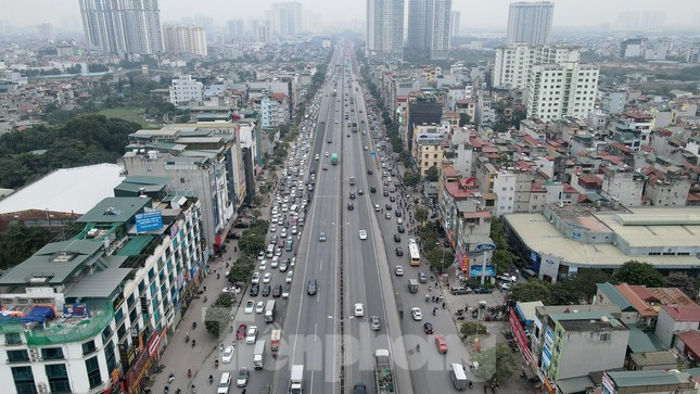Đường vành đai 3 trên cao khá thông thoáng vào buổi chiều ngày cuối năm.