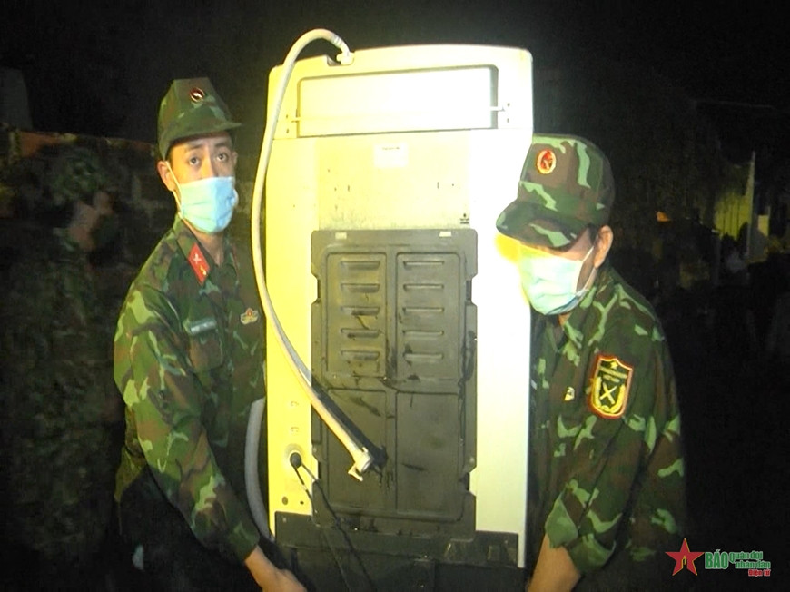 Phu Yen, hon 200 can bo, chien si quan doi cuu dan trong dem-Hinh-4