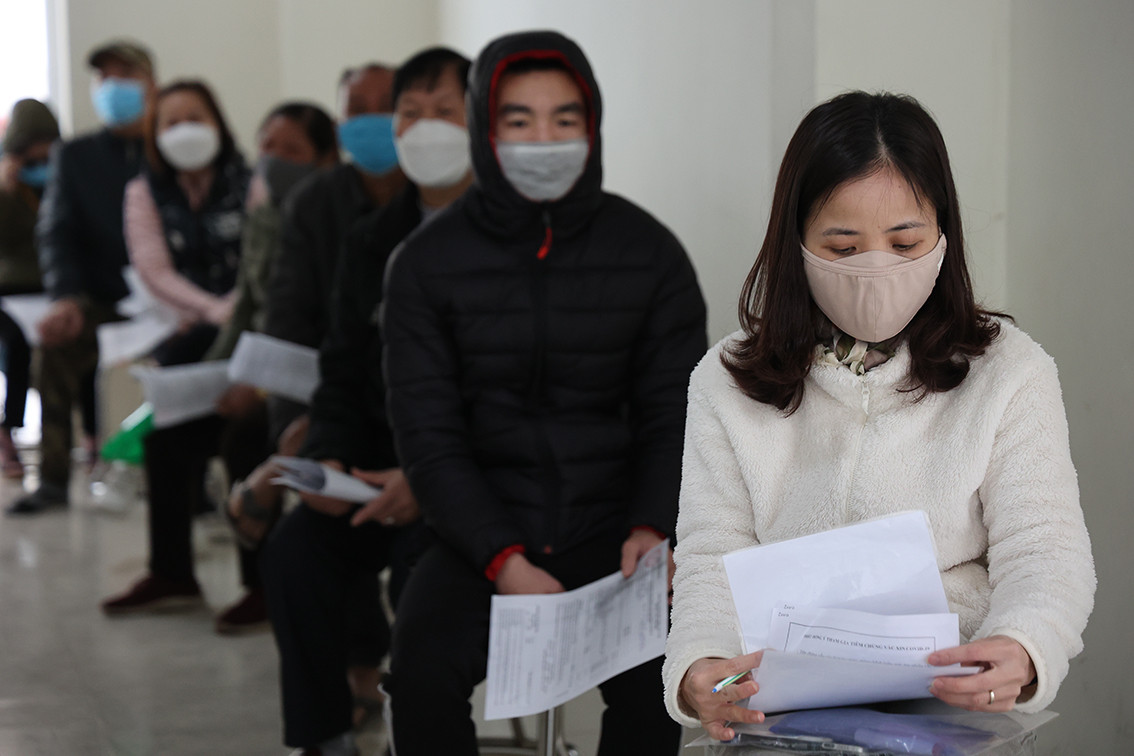 Đối tượng ưu tiên tiêm vắc-xin mũi 3 là người trên 50 tuổi, người có bệnh nền và lực lượng tuyến đầu chống dịch.