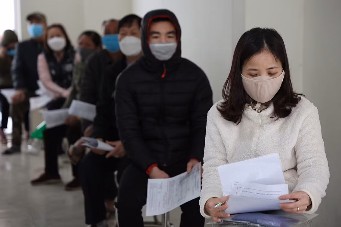 Đối tượng ưu tiên tiêm vắc-xin mũi 3 là người trên 50 tuổi, người có bệnh nền và lực lượng tuyến đầu chống dịch.